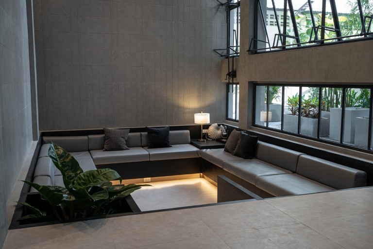 Exterior & Views 17
