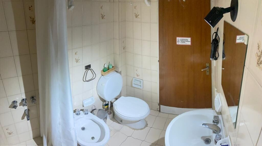 Bathroom 3, Portillo Apartments, Capital