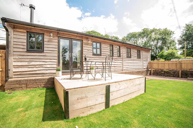 Exterior & Views 2, Lovely 1-bed Lodge in Drybrook, Gloucestershire
