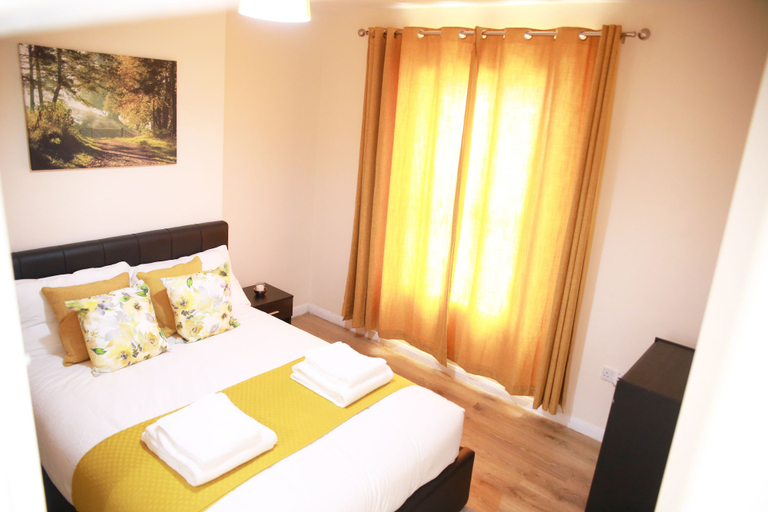 Room 4, Canning Town Cozy one Bedroom Apartment, London