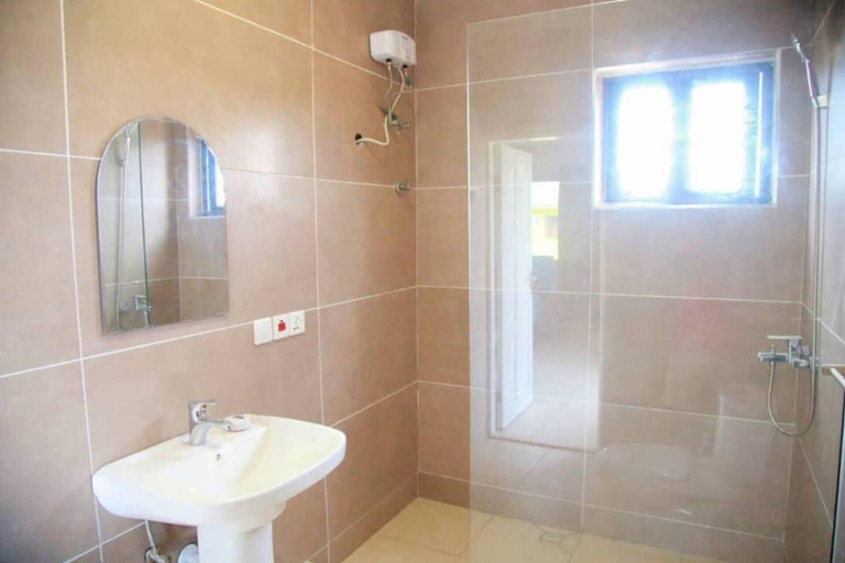 Bathroom 5, Captivating 2-bed Ensuite Apartment in Accra, Accra