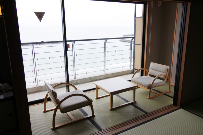 Exterior & Views 3