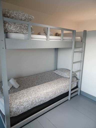 Bedroom 3, Apparthotel Area, Studios avec Salles de bains et kitchenettes privatives et Chambres avec cuisine et salle de bains communes, Val-d'Oise