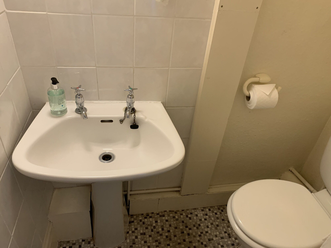 Bathroom 3, Sharn Bek Hotel, Blackpool