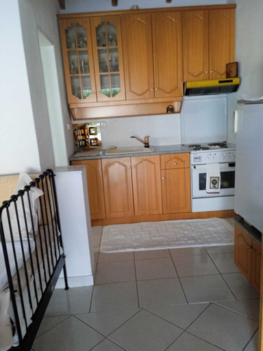 Others 5, Studio Flat - Sleeps 4 & Private Garden, Sarandës