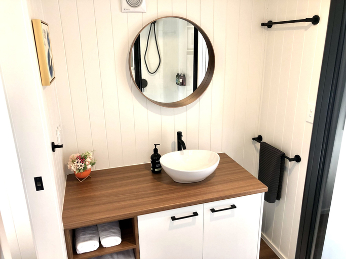 Bathroom 5, The Pink Lake Tiny House - 'peony', Wakefield