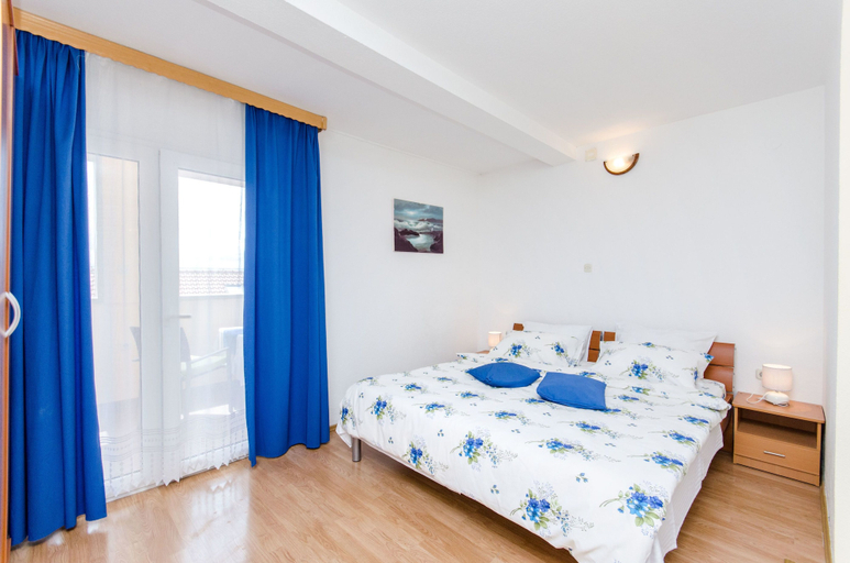 Bedroom 5, Apartments and Room Napoli, Bol