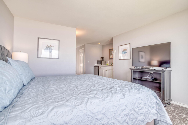 Bedroom 3, Nantucket Inn #4, Lincoln