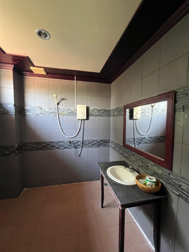 Bathroom 2, Dondet Hotel, Khong