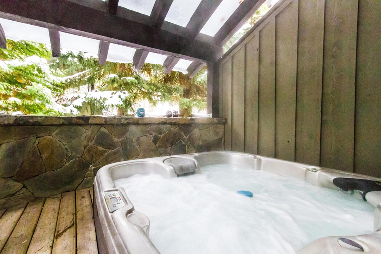 Sport & Beauty, Spacious Town Home With Private Hot Tub, Squamish-Lillooet