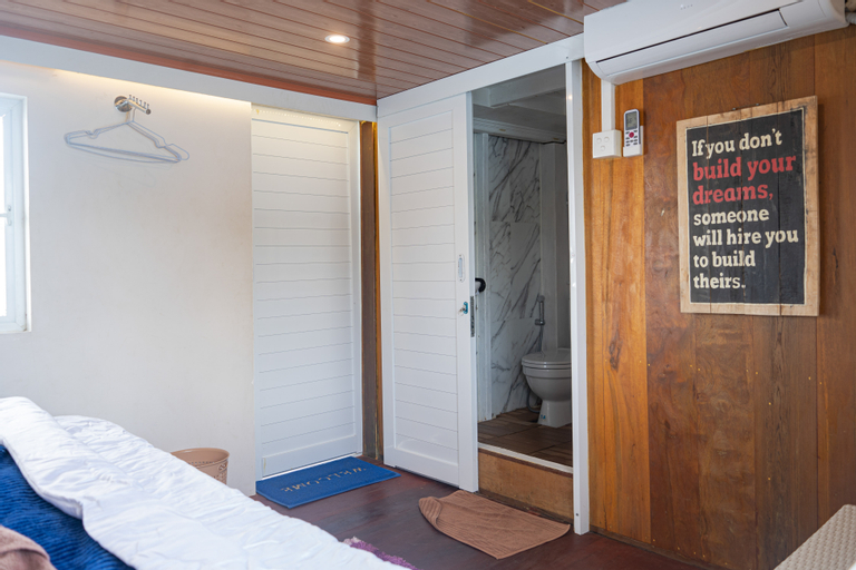 Bedroom 4, AraVista Liveaboard, West Manggarai