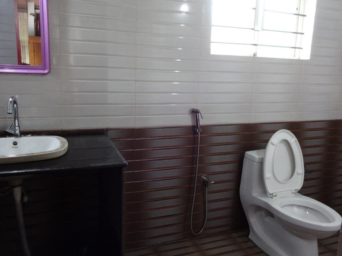 Bathroom, Hotel Madikeri Heritage, Kodagu