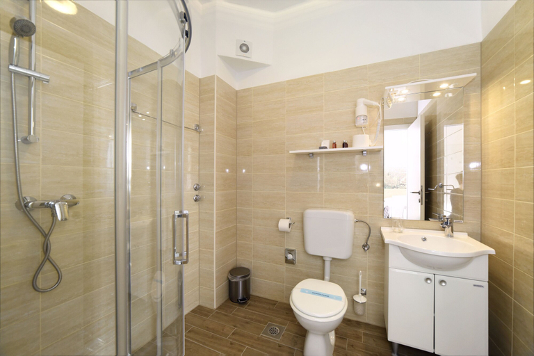 Bathroom 3, Hotel Orient Zagreb, Zagreb