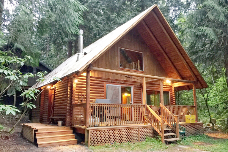 Exterior & Views 2, 17MBR - Log Cabin - BBQ - Pets Ok - WiFi - Sleeps 8, Whatcom
