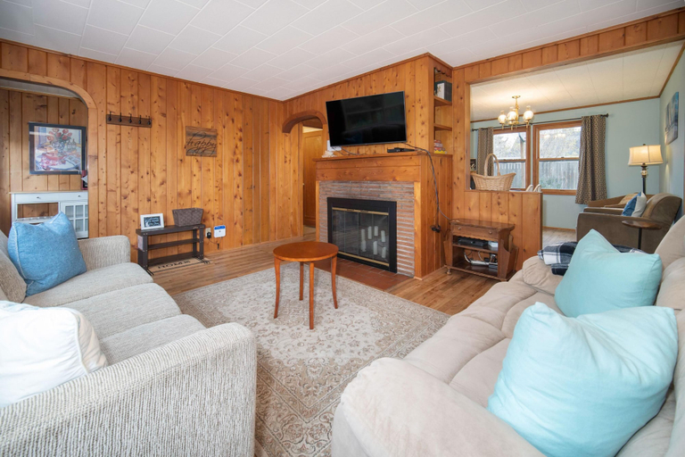 Others 4, Barefoot Bungalow, Clatsop