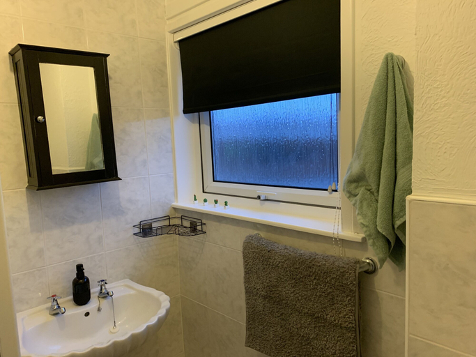 Bathroom, 2-bed Apartment in Dumfries Close to Town Centre, Dumfries and Galloway