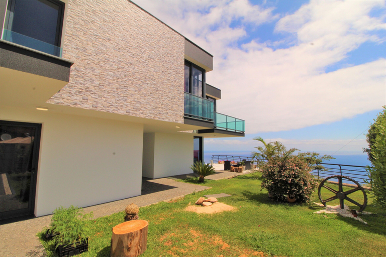Exterior & Views, Plaza Villa with Private Pool, Calheta