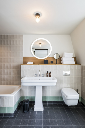 Bathroom 5, Le Grand Quartier, Paris