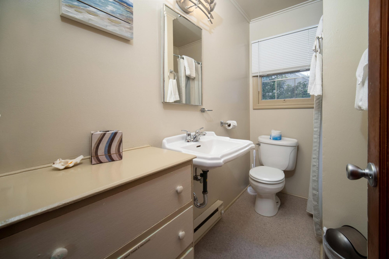Bathroom, Barefoot Bungalow, Clatsop