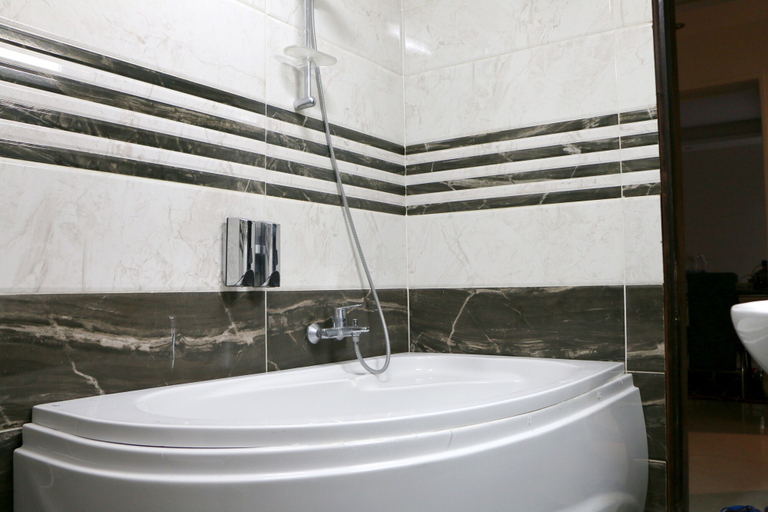 Bathroom 4, Red Flower in Palm City Compound 1 Hour to the sea, Nasr City 1