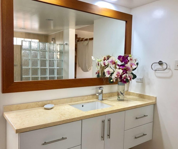 Bathroom 4, Caribbean Cozy Cove