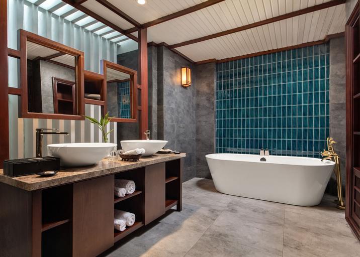 Bathroom, Mulberry Collection Silk Marina Imperial Wing, Da Nang