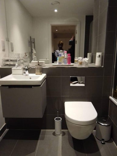 Bathroom, Whole Apartment 5mins to East Croydon & Concierge, London