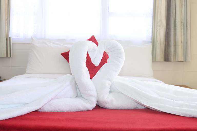 Bedroom, Colonial City Motel and Conference Centre, Hamilton