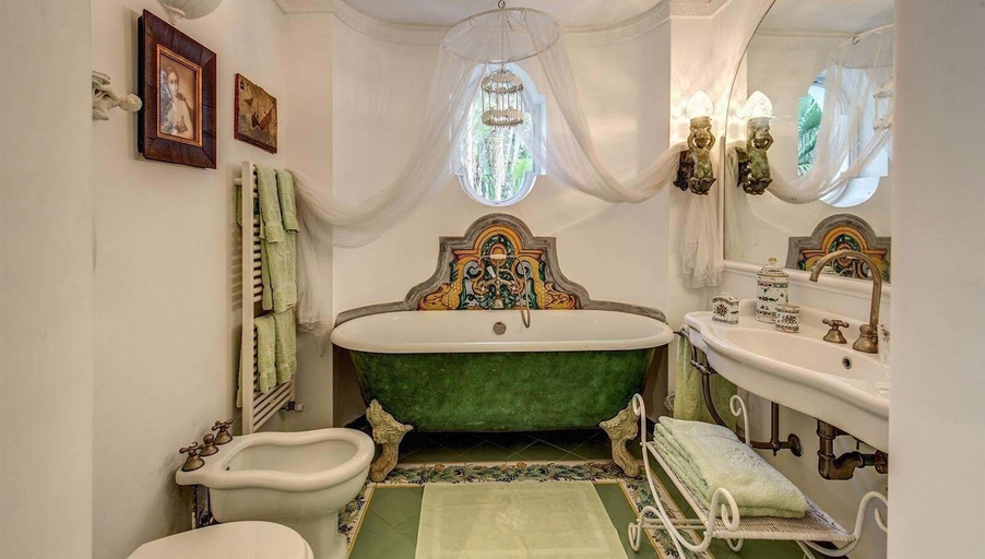 Bathroom 3, Green Coral, Napoli