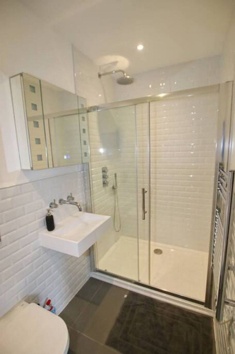 Bathroom 3, Sea View Terrace Beach Access in Worthing, West Sussex