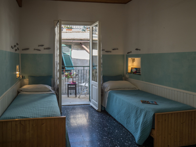Bedroom 3, Recanissu Apartment with Balcony & AC, La Spezia