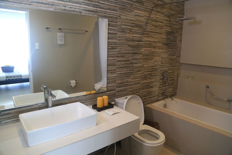 Bathroom 4, Puerto Del Sol Beach Resort, Bolinao