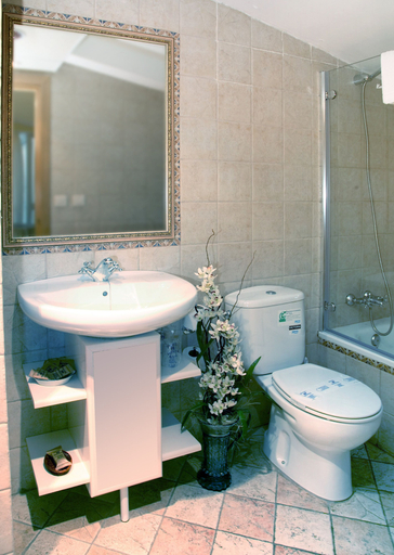 Bathroom 4, Hotel Hispania, Zaragoza