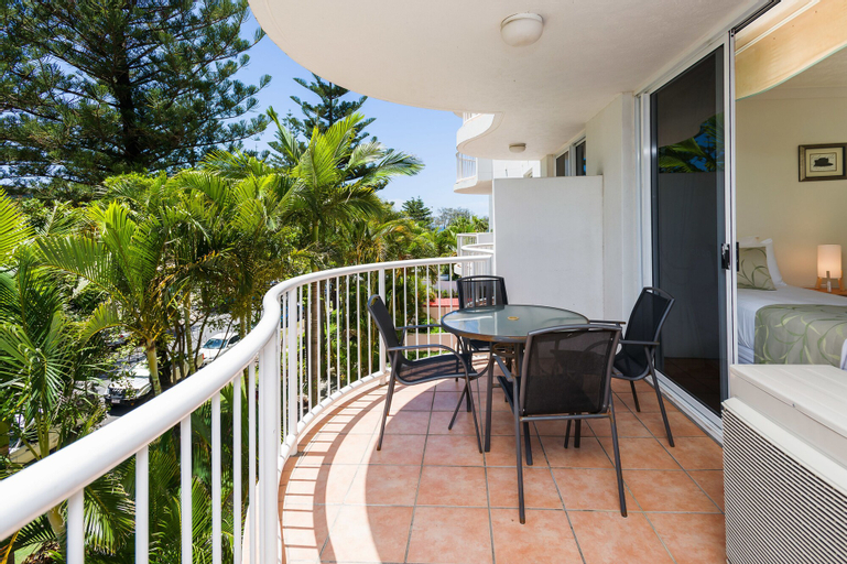 Exterior & Views 9