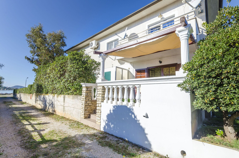 Exterior & Views 2, Apartment Robyn on the Beach, Vodice