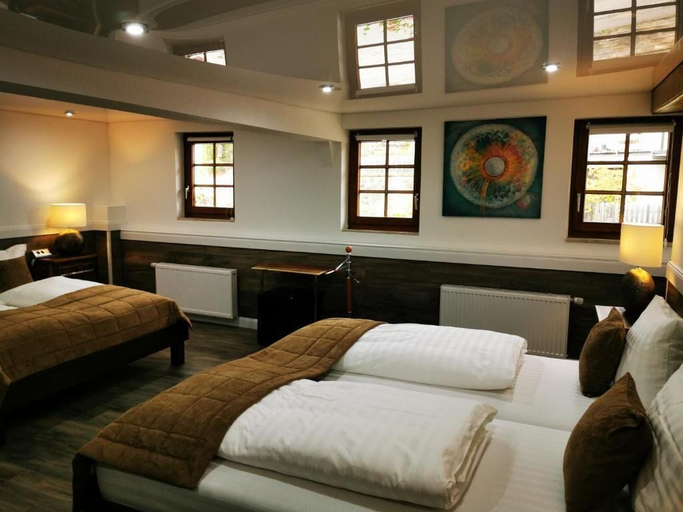 Bedroom 3, Landgasthaus Kreuz Michelbach, Rastatt