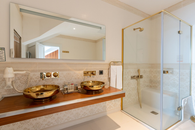 Bathroom 5, DAS 3917, Develi