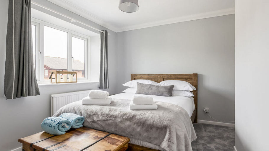 Bedroom 2, Oh Buoy!, Poole