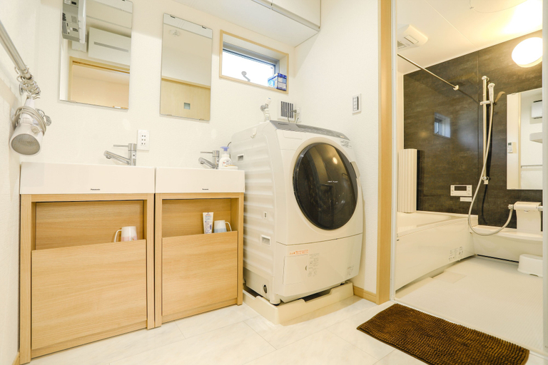 Bathroom 3, Zenith's House, Osaka