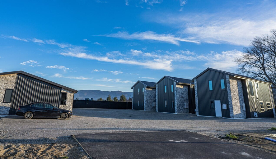 Exterior & Views 2, JillyLan Village Apartment, Central Otago