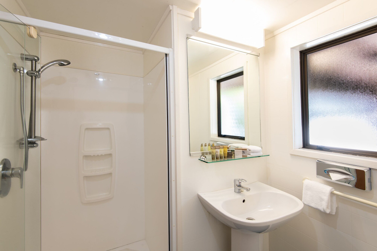 Bathroom 4, Skotel Alpine Resort, Ruapehu