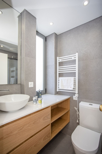 Bathroom 4, Liiiving in Porto - Design Bright House, Porto