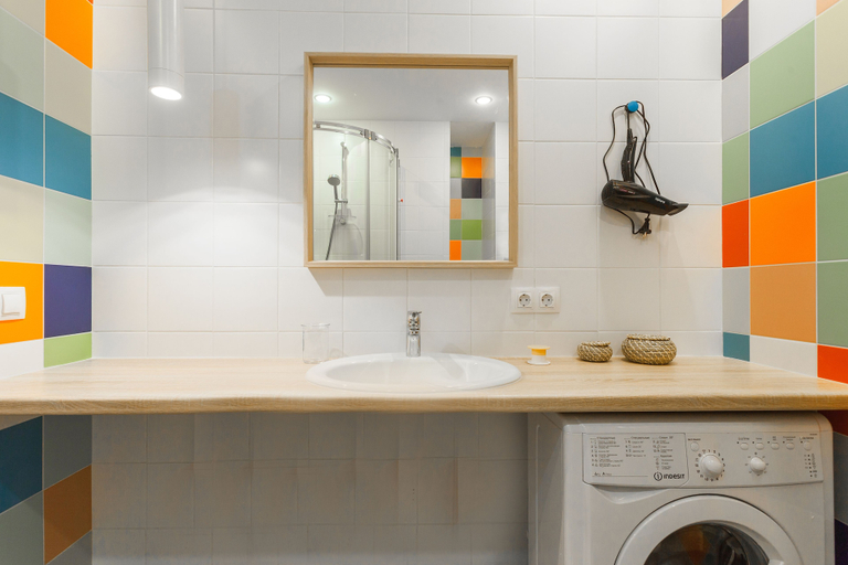 Bathroom 2, Orange Sky, Sankt-Peterburg gorsovet