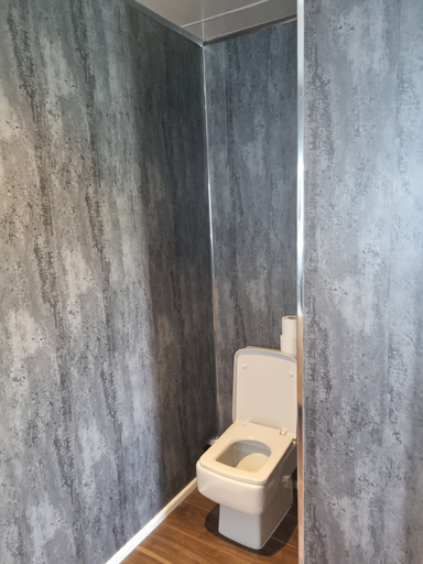 Bathroom 2, Stunning 1 Bedroom Lodge, Powys
