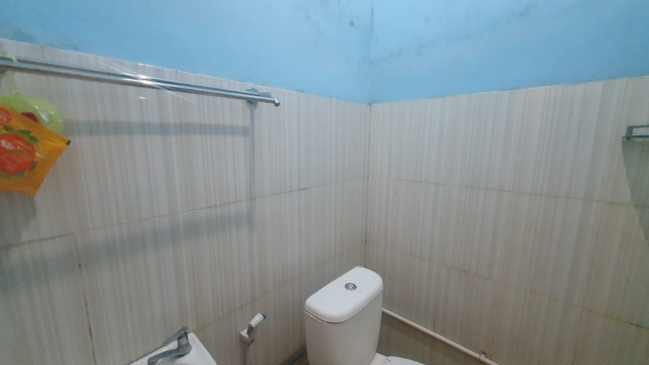 Bedroom 4, RedDoorz Syariah @ Demasto Homestay Jember, Jember