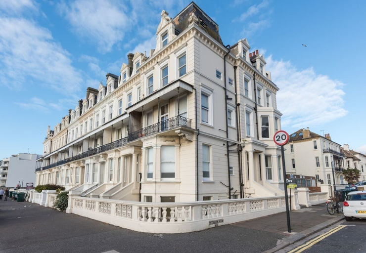 Exterior & Views 2, Immaculate 1-bed Apartment on Hove Seafront, Brighton and Hove