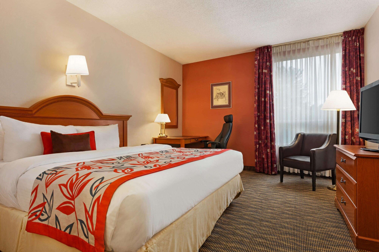 Bedroom 3, Ramada by Wyndham Fredericton, York