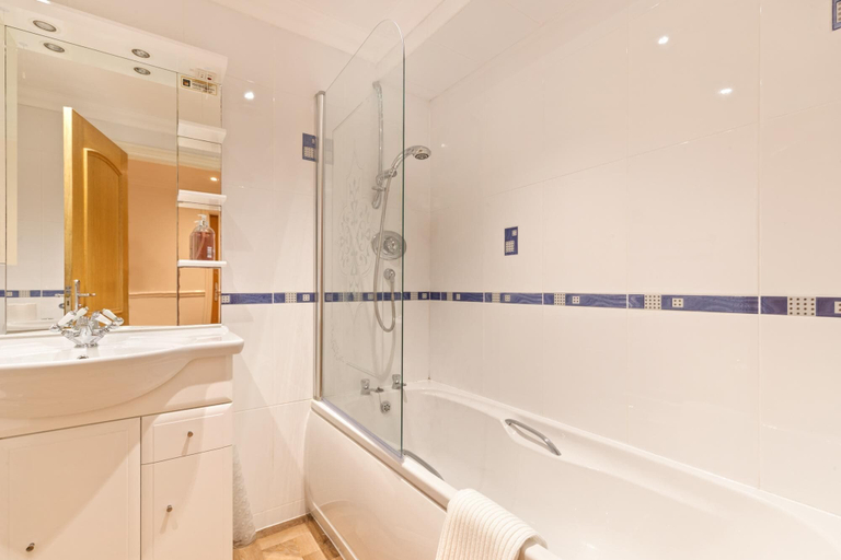 Bathroom 4, 2 South Beach Court - Beach Front Apartment, Pembrokeshire
