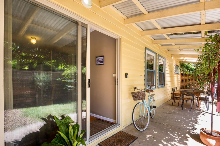 Others 4, Avalon House, Alpine - East