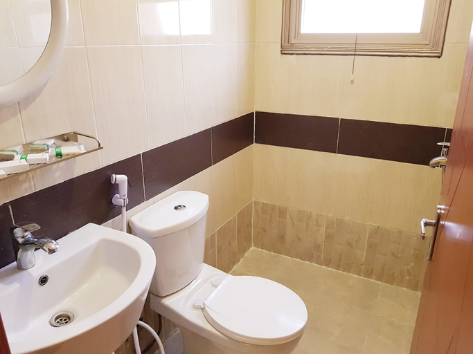 Bathroom, Cozy 2 Bedroom Apartment